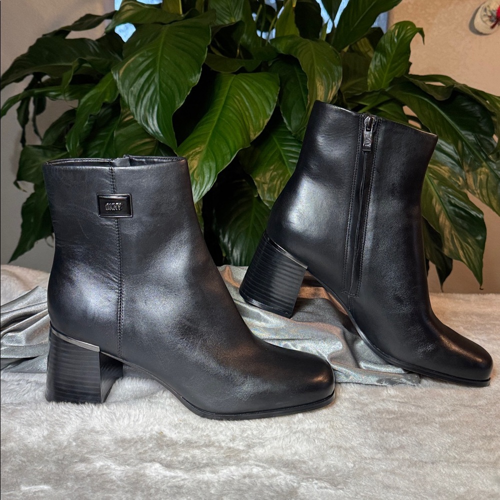 DKNY Ranya Zip Leather Ankle Boots Women's 10M EU 41B
